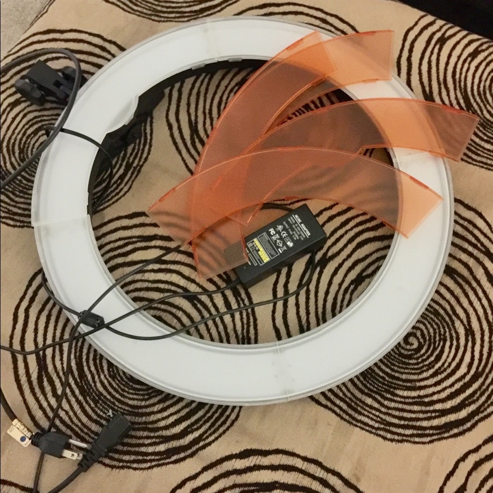 Ring light and tripod